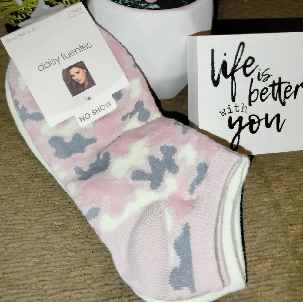 Daisy Fuentes nwt pack